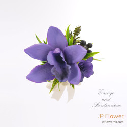 Huilan & Little Lily Purple Boutonniere Huilan & Little Lily Purple Boutonniere