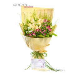 18枝蜜桃雪山玫瑰花束,讓你的週年更具意義 | JP花店 美麗花束:18枝蜜桃雪山玫瑰+小玫瑰| 朋友的完美選擇