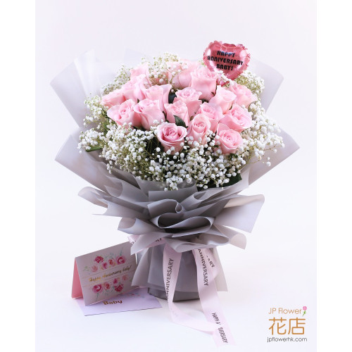 粉玫瑰與藍色滿天星花束，適合畢業和生日場合，提供樂富送花服務。