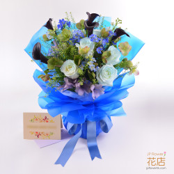 週年慶祝花束的藝術:黑馬蹄蘭、飛燕草與玫瑰的組合 為週年頒獎典禮選擇完美花束:黑馬蹄蘭、飛燕草和玫瑰