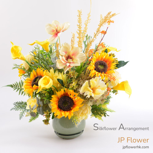 旭日宣言|客製化開幕花籃|JP花店 一座為公司開幕設計的客製化花籃,包含向日葵、馬蹄蘭和蝴蝶蘭,可加印A3公司LOGO