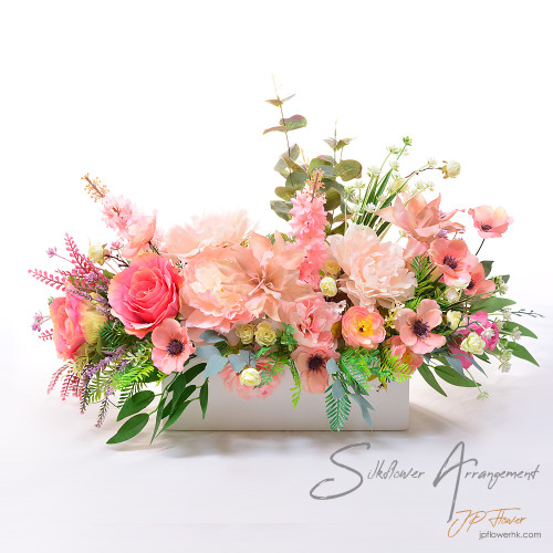 Table flower arrangements make your space more gorgeous - elegantly blooming roses and peonies -SF585